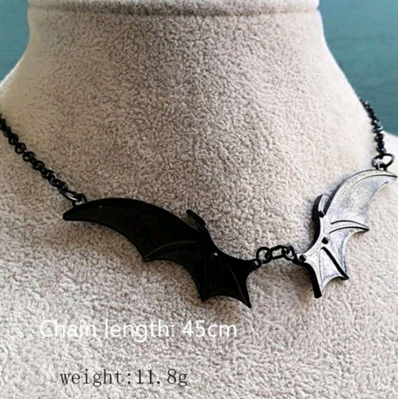 GOTHIC/HALLOWEEN DARK STYLE VAMPIRE BAT WING necklace - Picture 3 of 3
